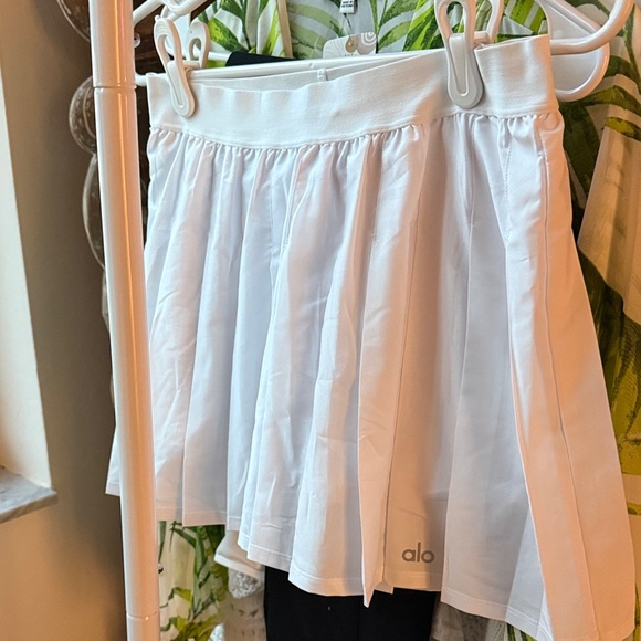 ALO Yoga Dresses & Skirts - ALO Yoga Classic White Skater Skirt